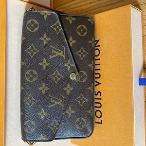 Louis Vuitton Felicie Pouchette w Chain